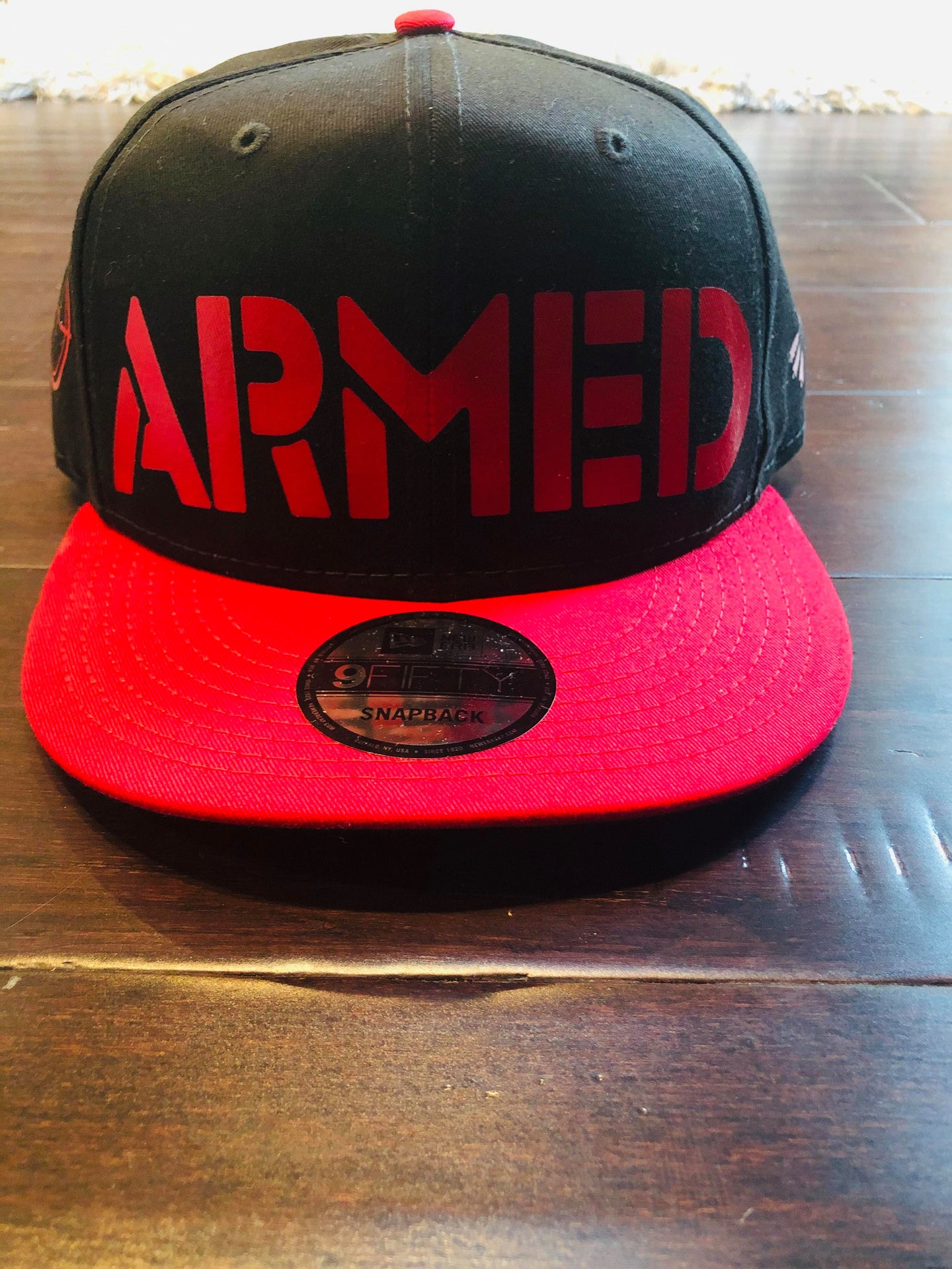 BLACK/RED ARMED SNAPBACK HAT